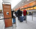 Check-in-Bereich von Easyjet in London-Gatwick - Wie in Gatwick soll der Easyjet-Check-in an den Berliner Flughäfen durch SB-Automaten vereinfacht werden. © Easyjet