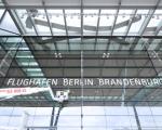 Flughafen Berlin Brandenburg Schriftzug - Am Flughafen Berlin Brandenburg startet am 30. April 2020 der Probebetrieb. © Alexander Obst, Marion Schmieding, BER