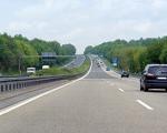 Autos auf der Autobahn. - Trotz gekaufter E-Vignette erhalten Ungarn-Besucher Post eines Inkasso-Unternehmens. Laut ADAC handelt es sich dabei jedoch nicht um einen Betrugsversuch.