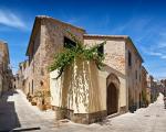 Alcudia Altstadt autofrei - Die Gemeinde Alcúdia auf Mallorca hat ihren Strand behindertengerecht ausgebaut.