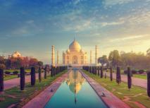 The Taj Mahal without people, early morning shot. - Indien The Taj Mahal without people, early morning shot. - Indien