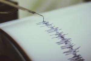 messung-erdbeben-Seismograph