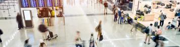 Flughafen-Menschen-Emotion_GI-1080085810