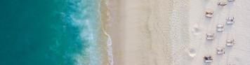 Meer von oben_Strand_Liegen