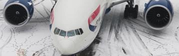 British Airways Flugzeug Rollfeld Heathrow Schnee