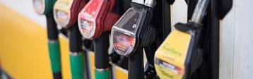 Zapfsäulen an einer Tankstelle