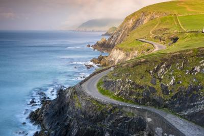Camper mieten in Irland mit CHECK24 Küstenstraße auf der Halbinsel Dingle in Irland