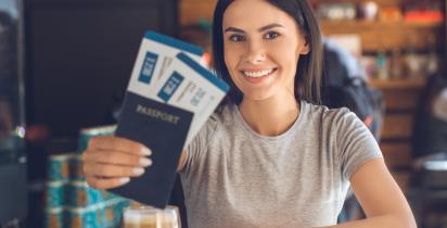 Mensch+Frau+Reisepass+Ticket
