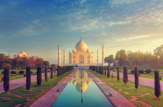 The Taj Mahal without people, early morning shot. - Indien The Taj Mahal without people, early morning shot. - Indien