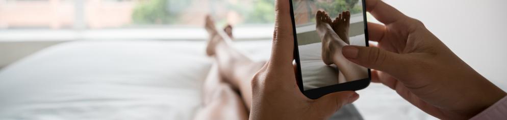 Hotel-Bett-Handy