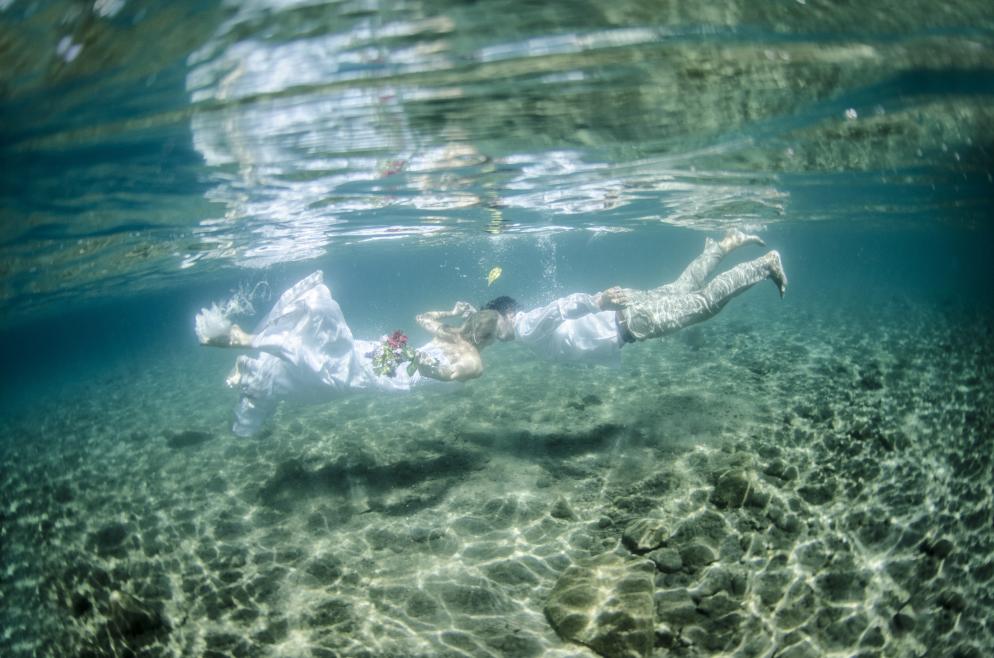 Brautpaar+unter_Wasser