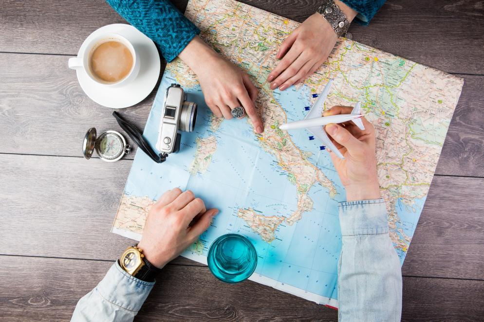 Sonstiges: Karte Italien - Menschen suchen Urlaubsziel