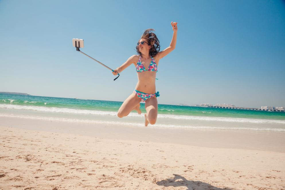 Sonstiges: Frau - Selfie-Stick