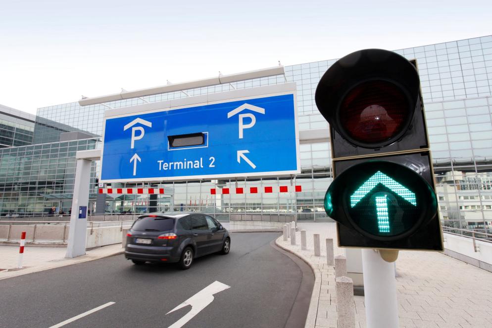Parkhauszufahrt am Flughafen Frankfurt Parkhauszufahrt am Flughafen Frankfurt